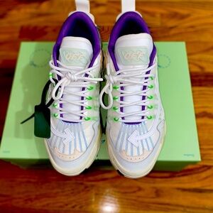 Off white oversized sneakers 👟